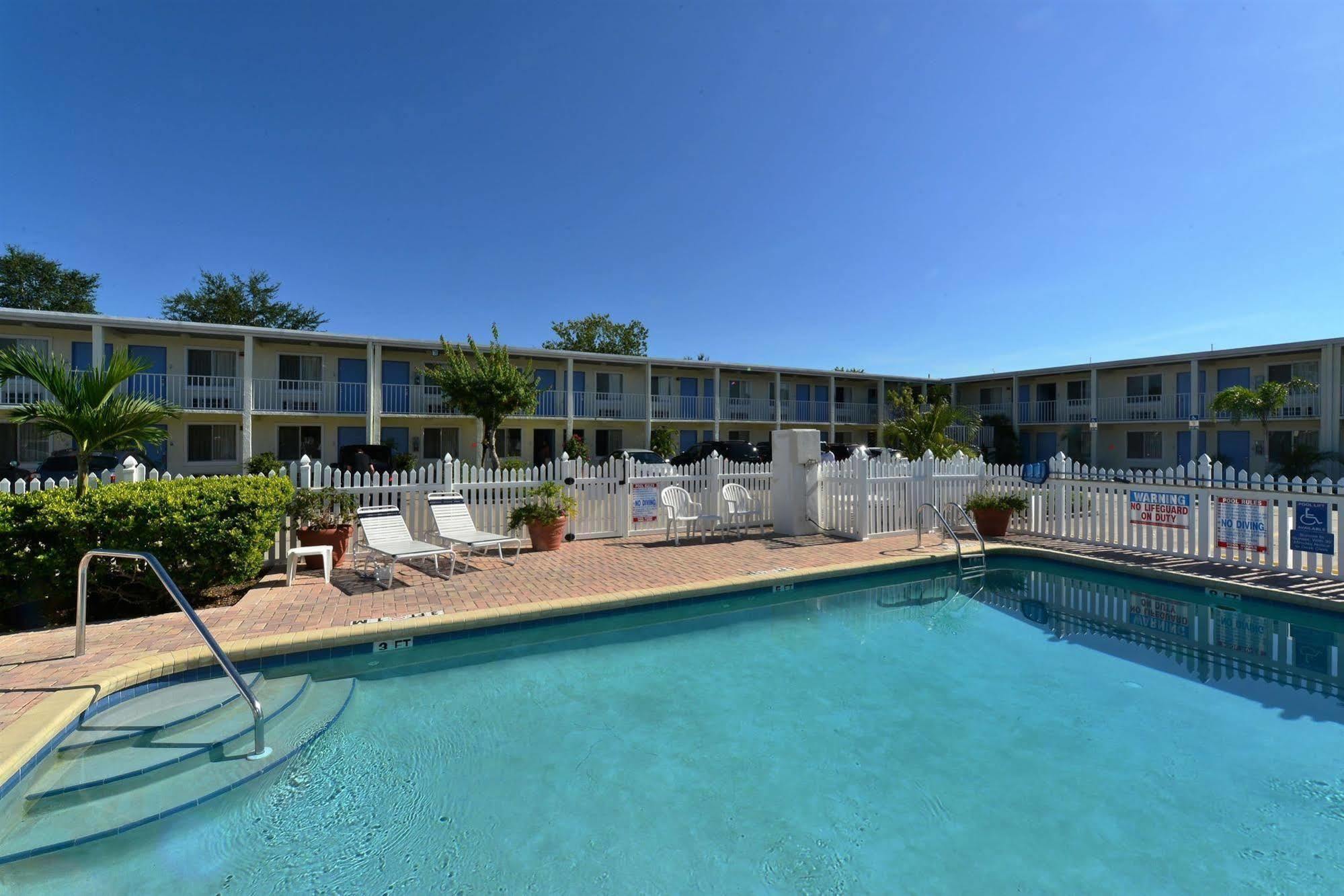 Americas Best Value Inn Bradenton-Sarasota Экстерьер фото