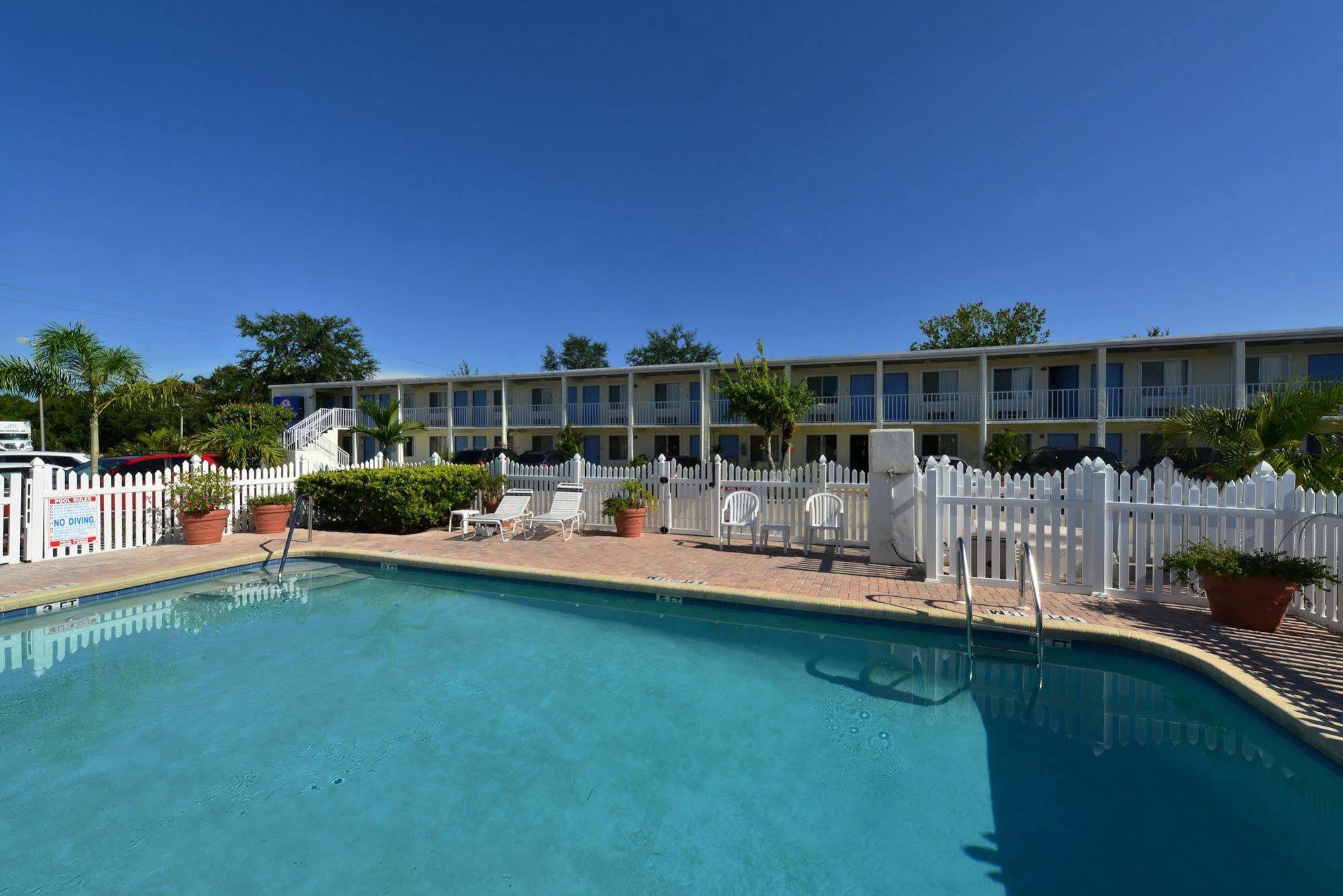 Americas Best Value Inn Bradenton-Sarasota Экстерьер фото